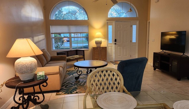 Charming 3-bedroom house in lovely Palm Coast near beach with back Patio