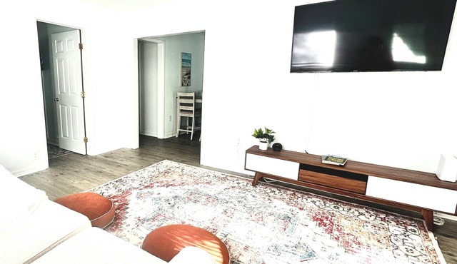 Charming 3-bedroom House with Hot Tub and WiFi 1 mile from the beach.