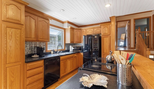 Charming 3-bedroom house in fantastic Plainfield, 10 min to Naperville