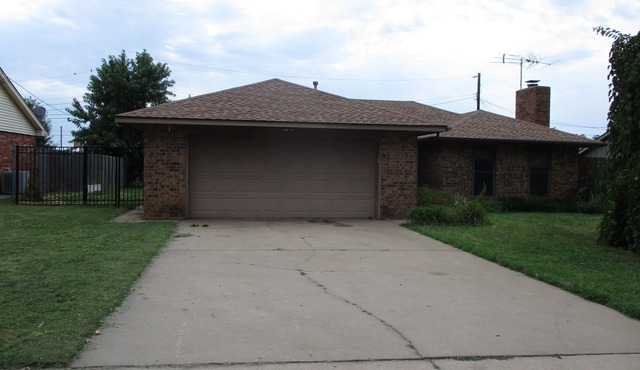 Charming 3-bedroom house with WiFi , AC and Jacuzzi in Ponca City