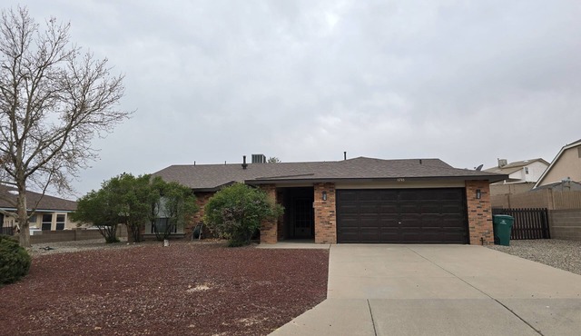 Charming 3-bedroom house with Fireplace & Mountain View’s in Rio Rancho
