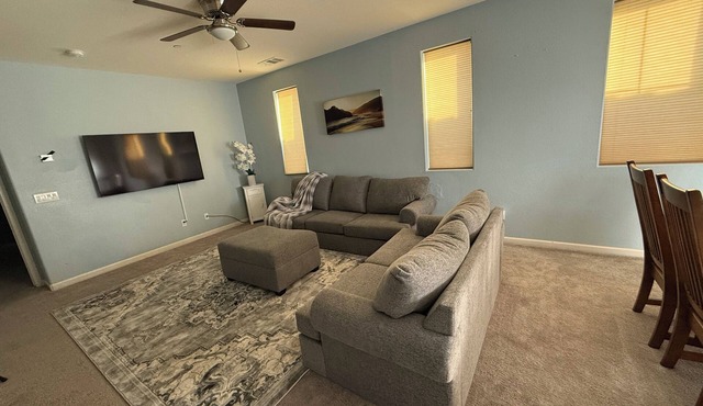 Charming 3-bedroom house with WiFi and AC in marvelous Sacramento