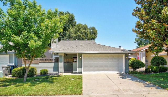 Charming 3-bedroom house in delightful Sacramento with AC, WiFi