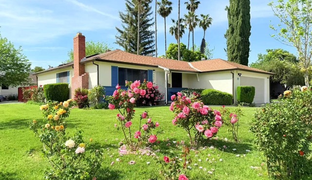 Charming 3-bedroom house in marvelous Sacramento with AC, WiFi