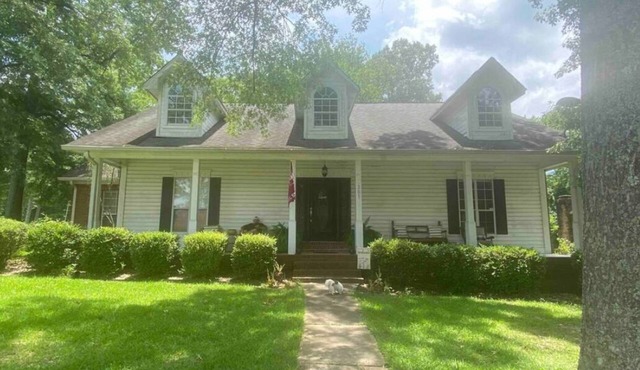 Charming 3-bedroom house centrally located in Starkville. Quiet neighborhood.