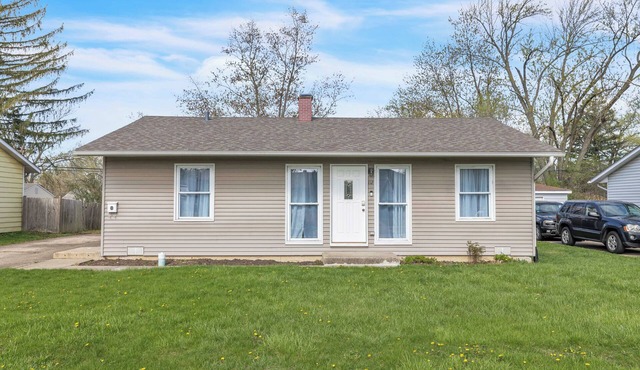 Charming 3-bedroom house in Streamwood with AC, WiFi