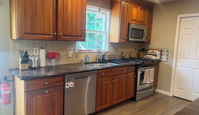 Charming 3-bedroom house with WiFi and AC in brilliant Toms River