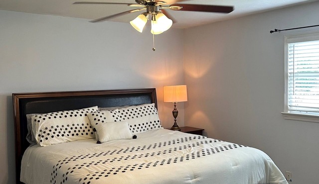 Charming 3-bedroom house with AC, WiFi in lovely Tuscaloosa-1 mile from campus