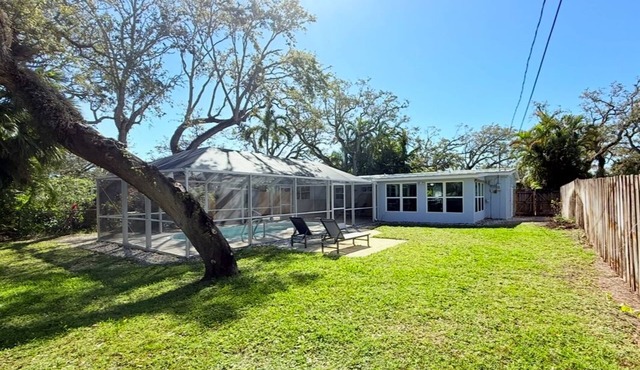 Charming 3-bedroom house with private pool and yard in Vero Beach, Florida
