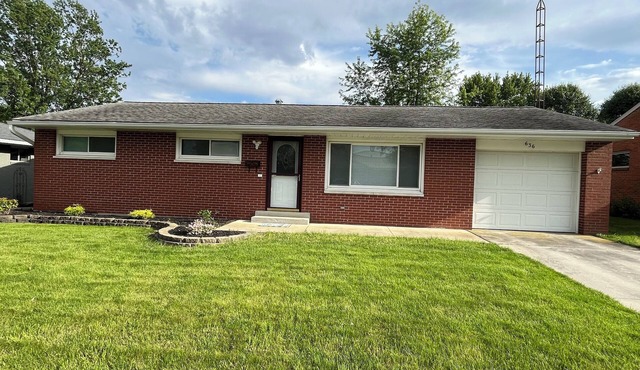 Charming 3-bedroom house with backyard in Versailles