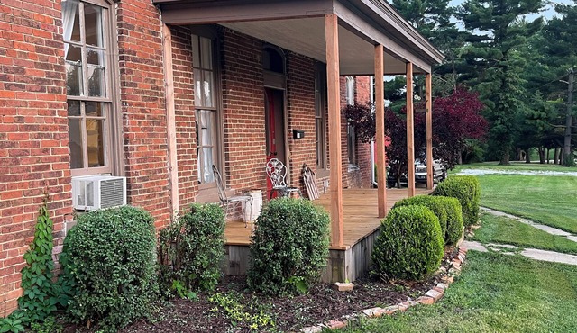 Charming 3-bedroom house in Winchester with WiFi and AC