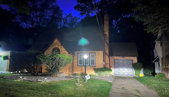 Charming 3-bedroom house with AC, centrally located Mill Creek Park Youngstown