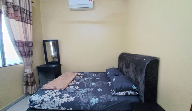 Charming 3-bedroom house with WiFi, AC, family-friendly in superb Shah Alam