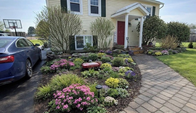 Charming 3-bedroom house with AC in gorgeous Apalachin. Golf , walk, relax