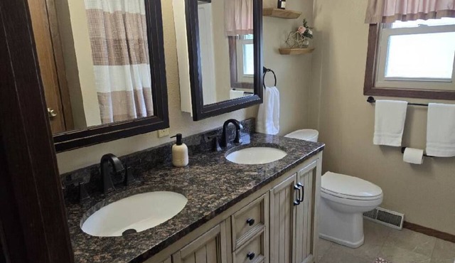 Charming 3-bedroom home in the heart of Cassville!