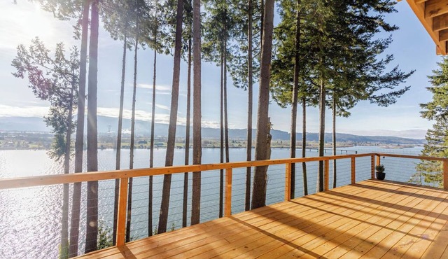 Charming 3-bedroom house in peaceful Cathlamet with Hot tub, WiFi and AC