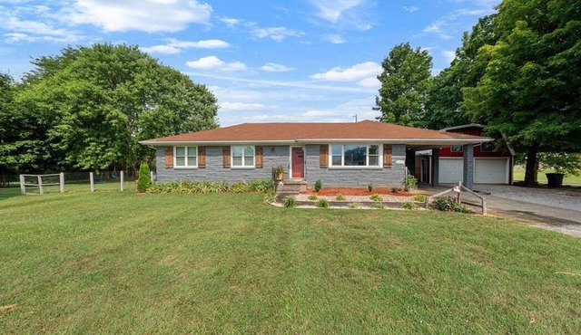 Charming 3-bedroom house "Cavern" with tons of amenities in Cave City.