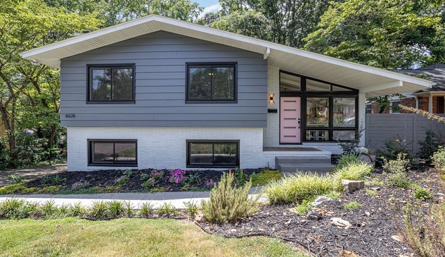 Charming 3-bedroom house with spacious backyard in enjoyable Charlotte.