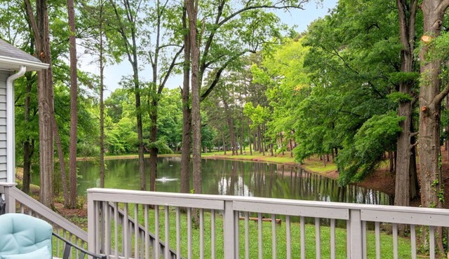 Charming 3-bedroom house in marvelous Charlotte with a pond oasis