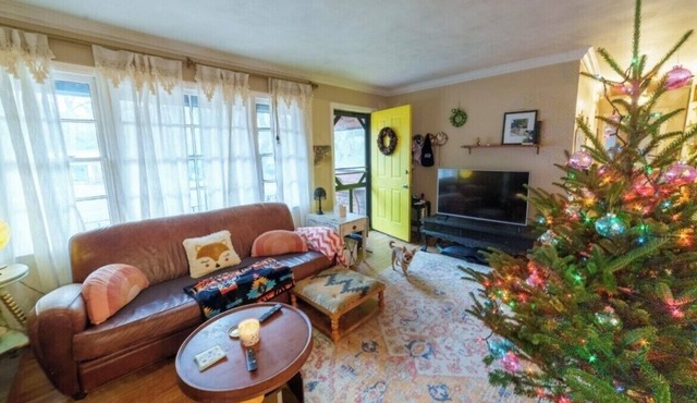 Charming 3-bedroom house in Charlotte with AC