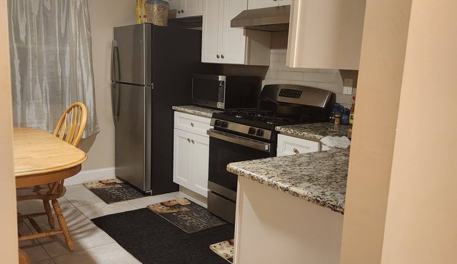 Charming 3-bedroom house shared common areasnAC, WiFi ,in delightful Elizabeth.