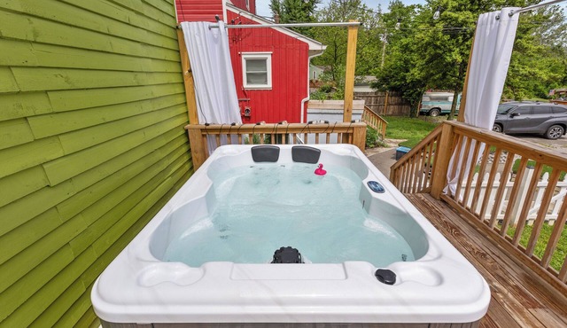 Charming 3-bedroom house downtown Frankfort/king beds