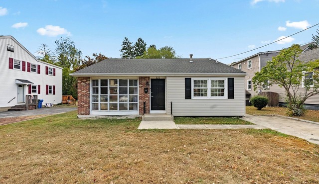 Charming 3-bedroom house in Glassboro with WiFi, AC