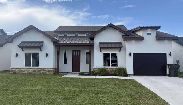 Charming 3-bedroom House in Harlingen's Newest Subdivision.