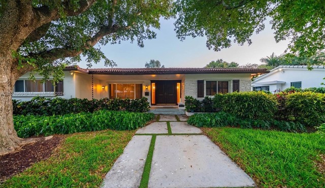 Charming 3-bedroom house 5 min drive to the beach