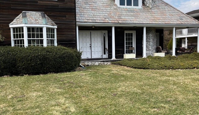 Charming 3-bedroom house in lovely Jamesport- near water, Riverhead, Shinnecock.