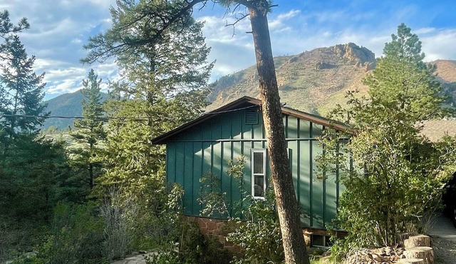 Charming 3-bedroom house with views in desirable Jamestown