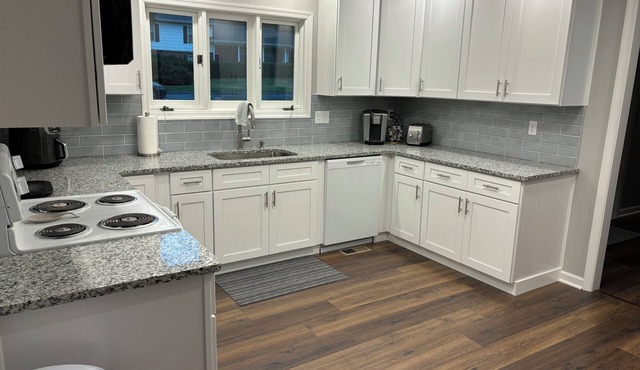 Charming 3-bedroom house with WiFi and AC in Jamestown