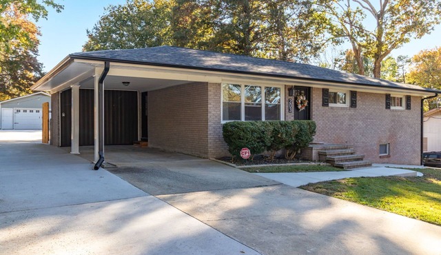 Charming 3-bedroom house in Jamestown