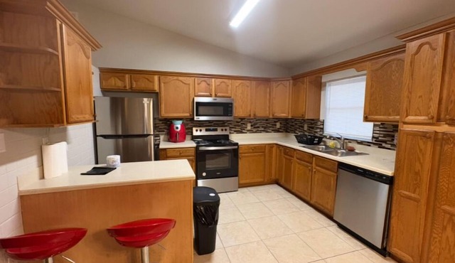 Charming 3-bedroom house with WiFi, AC in Kissimmee