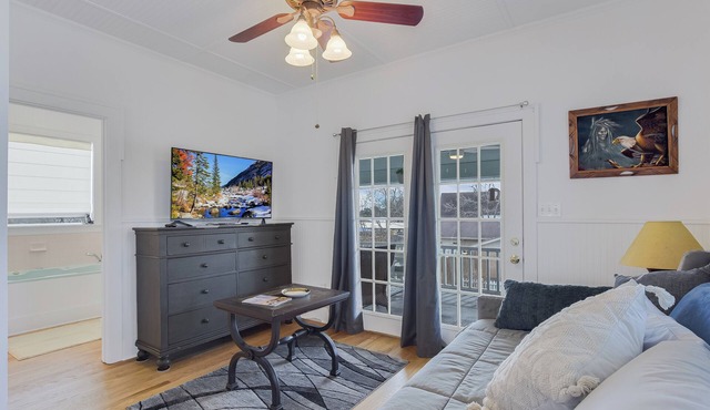 Charming 3-bedroom house with AC in La Grange with Wrap around porches.