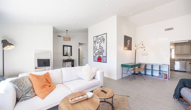 Charming 3-bedroom house with WiFi and AC in wonderful Las Vegas