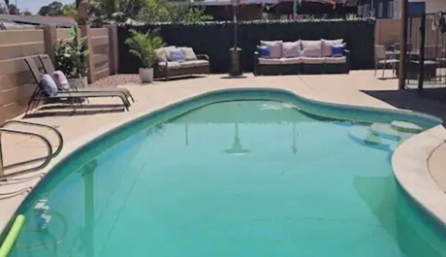 Charming 3-bedroom house with pool WiFi and AC in awesome Las Vegas. Enjoy