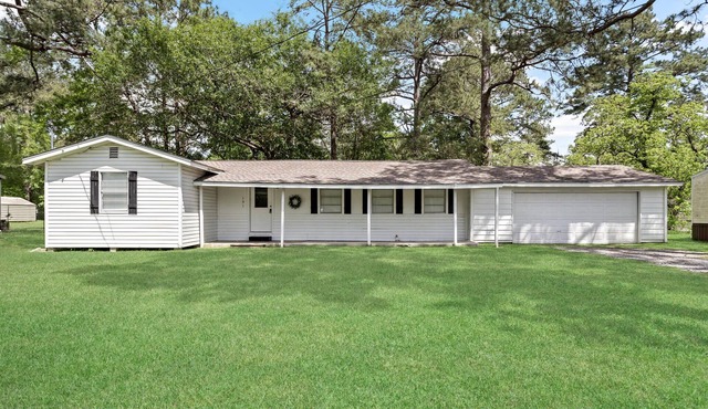 Charming 3-bedroom house with AC, WiFi in peaceful Lumberton