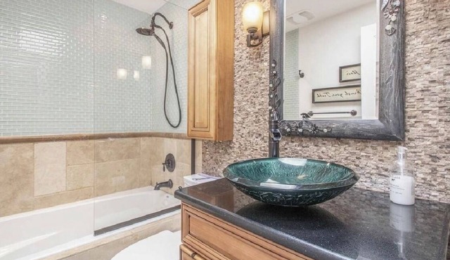 Charming 3-bedroom house with cozy vibes and fitness room in Mishawaka