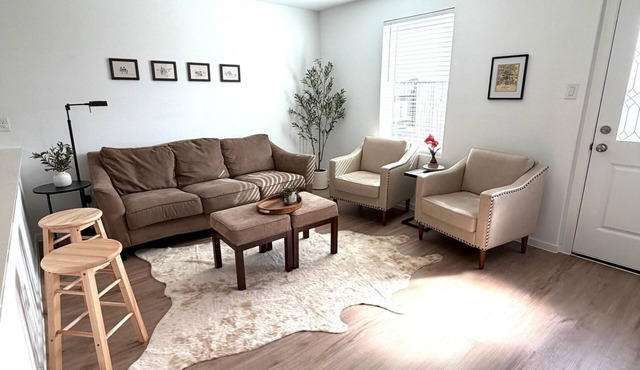 Charming 3-bedroom house in peaceful New Caney with full kitchen and laundry