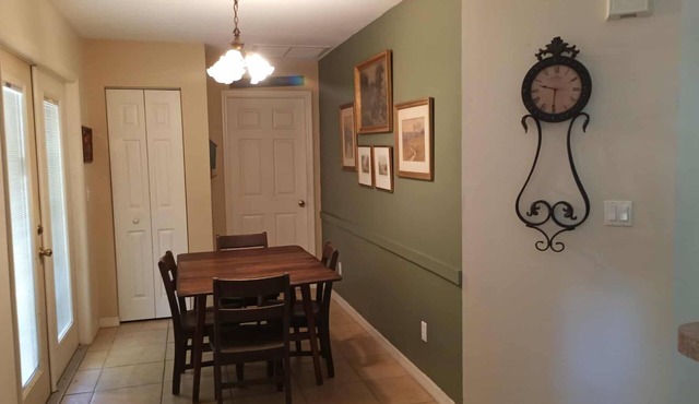 Charming 3 bedroom house in the heart of the Ocala national forest.