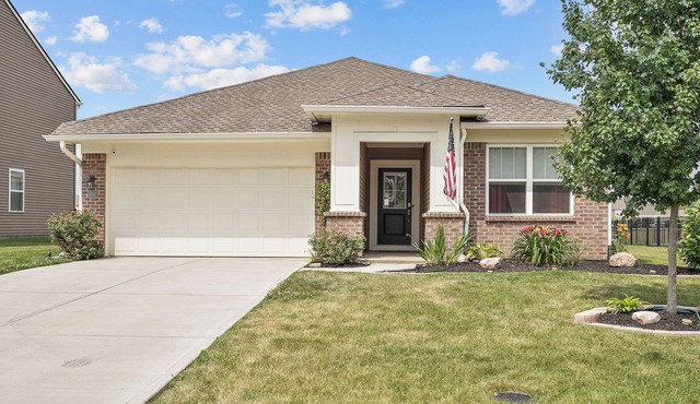 Charming 3-bedroom house w/King bed in Pendleton with WiFi and AC