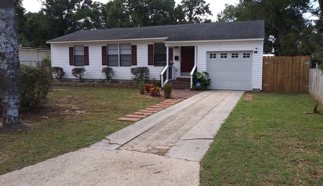 Charming 3-bedroom house with WiFi, AC in fantastic Pensacola