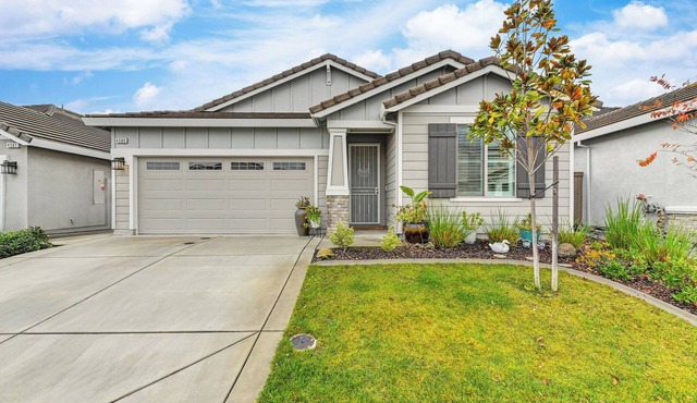 Charming 3-bedroom house with Hot Tub at the Sanctuary in West Roseville