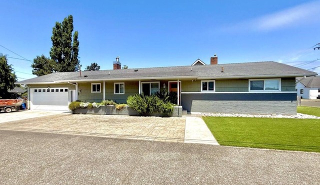 Charming 3-bedroom house in beautiful Tillamook awaits you