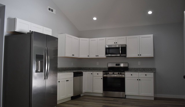 Charming 3-bedroom house in Tullahoma with AC, WiFi, Washer/Dryer