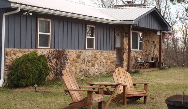 Charming 3-bedroom house with WiFi, AC in delightful Yellville