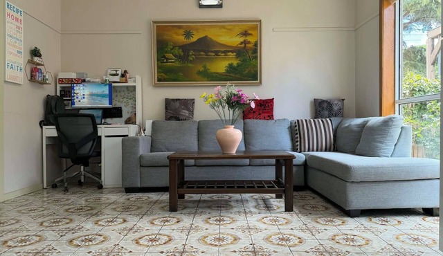 Charming 3-bedroom Home in Sunshine – Great location – Longer stay discount