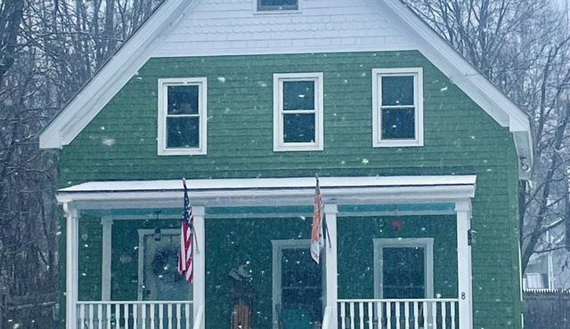 Charming 3-bedroom home away from home in lovely Bartlett NH, Adventure awaits.