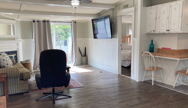 Charming 3 Bedroom Home Beaufort SC Close to Downtown and Parris Island Sleeps 8
